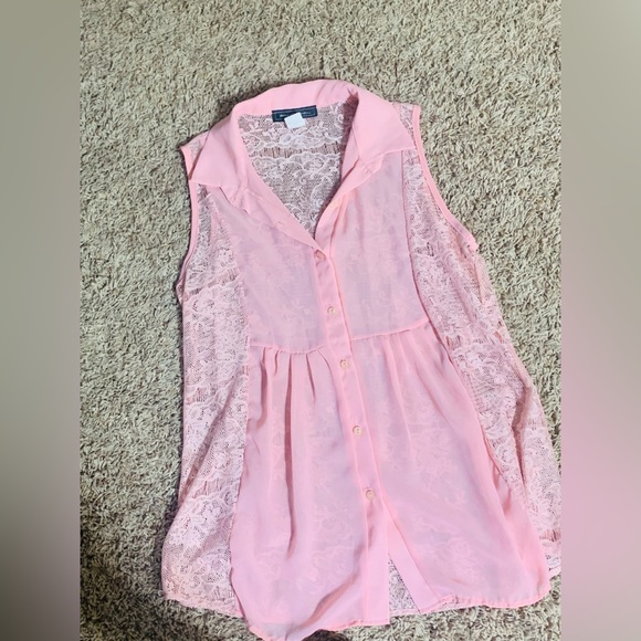 Button down top - Picture 1 of 2